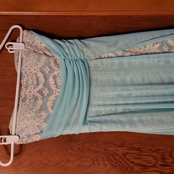 Strapless gown for wedding or prom - Picture 2 of 6